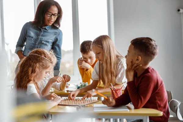 Formations en petite enfance : préparez votre avenir en crèche